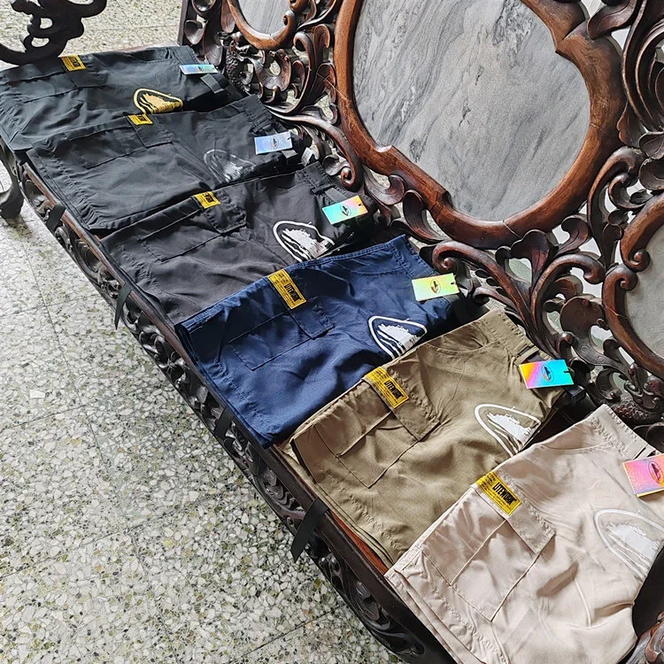 CORTEIZ Loose-fitting cargo shorts