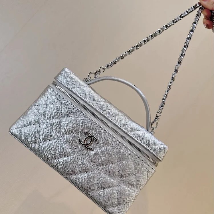 Chanel 26C LPcowhide lunch bag