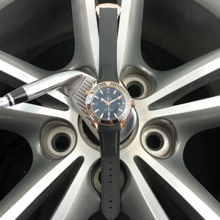 omega m14 Fashionable and versatile watch