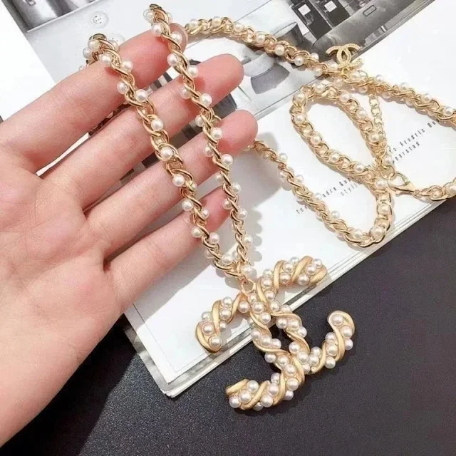 Chanel Pearl letter 